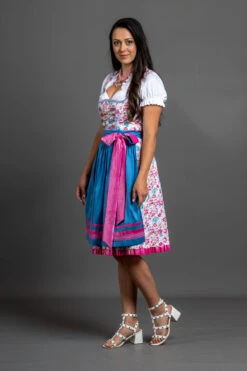 Bekleidungsgeschäft -Bekleidungsgeschäft allgau rebell dirndl bianca in turkis 1